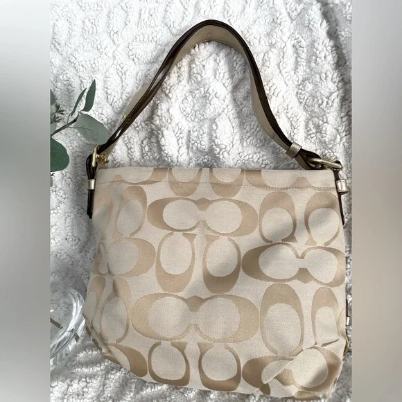 Coach shoulder, convertible cross-body - Picture 1 of 4